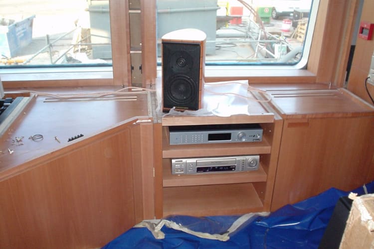 altavoces yate 42 metros