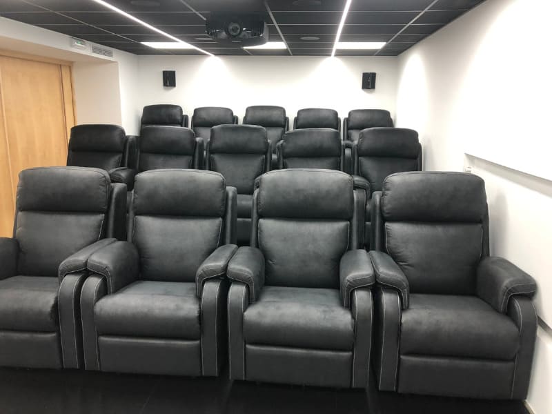cine en casa butacas negras