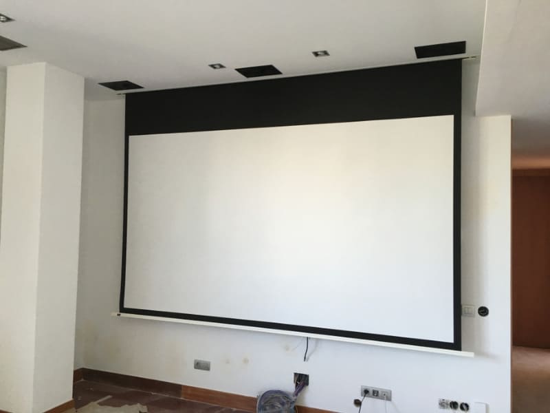 pantalla cine en atico