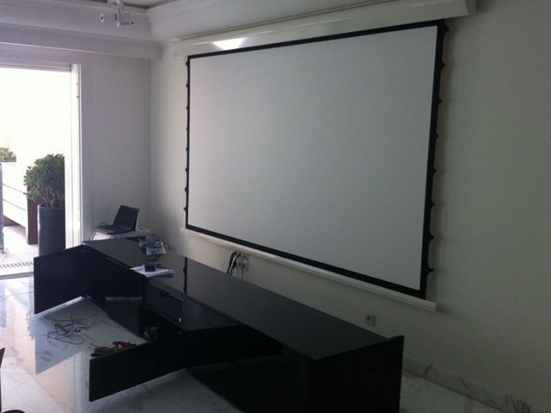 pantalla cine en casa en montecarlo