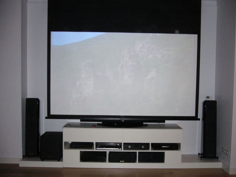 pantalla cine en el bosque