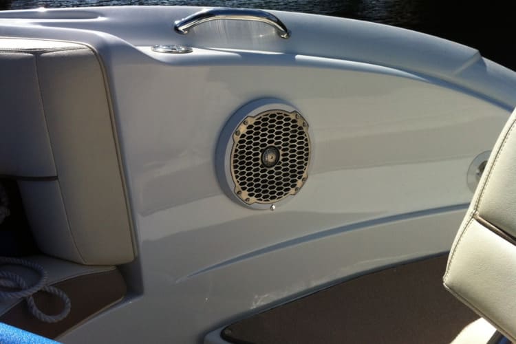 sonido lancha cobalt